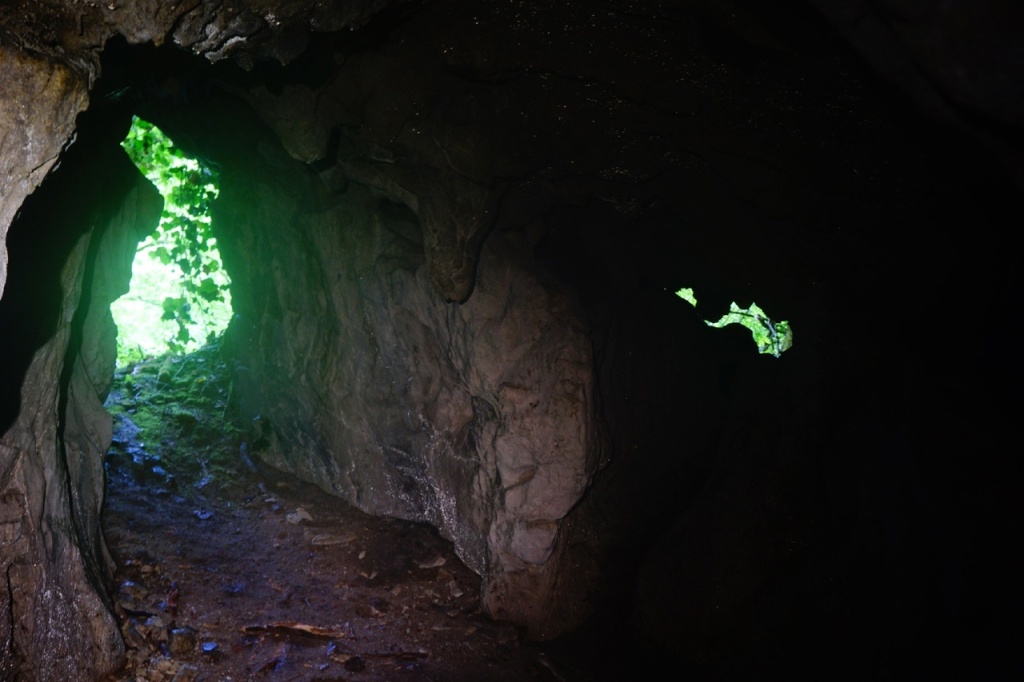 Пещера Холодная балкон.jpg