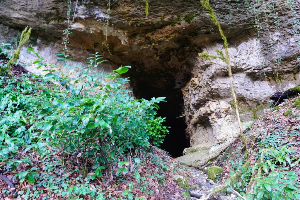 Средняя шакуранская пещера, Шакуранская пещера, Шакуранская пещера как добраться, Шакуранская пещера как найти, Шакуранская пещера на карте, Шакуранская пещера самостоятельно, Пещеры Абхазии, пещеры Кодорское ущелье, Кодорское ущелье, Шакуранский водопад, Шакуранский каньон, водопад Фата невесты, военно-сухумская дорога