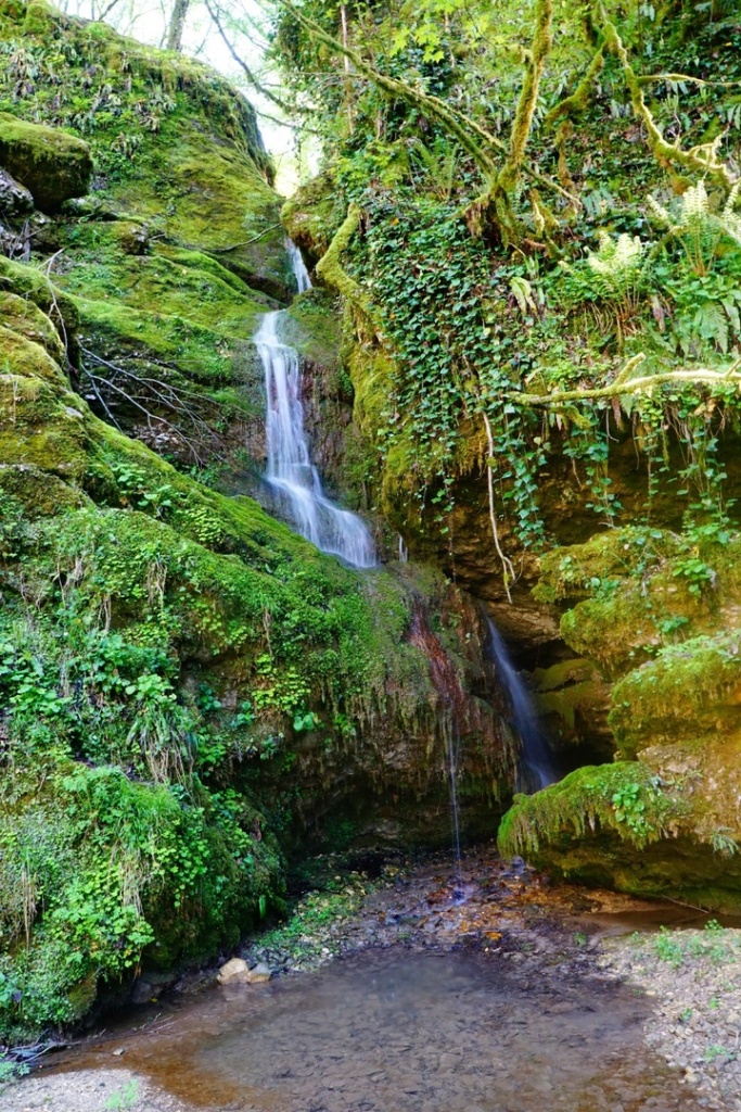 Водопады по пути к Амткел.jpg