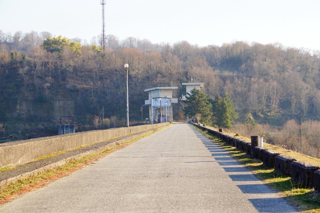 Галское водохранилище плотина.jpg