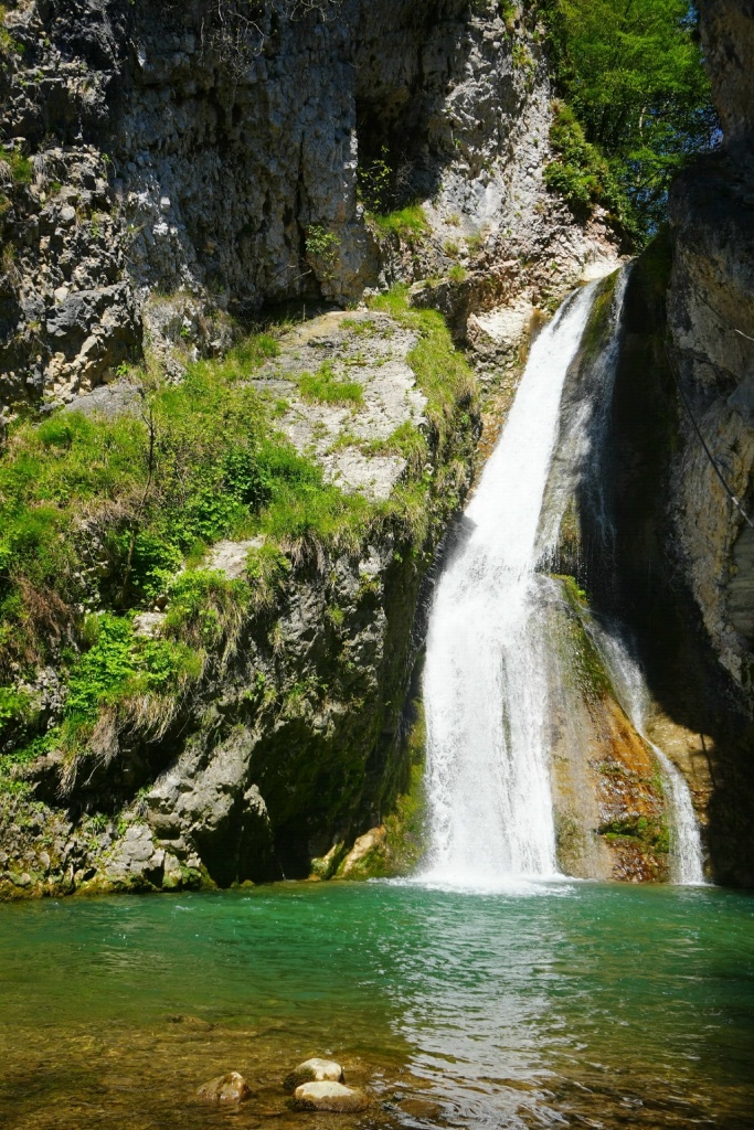 Армянский водопад.jpg