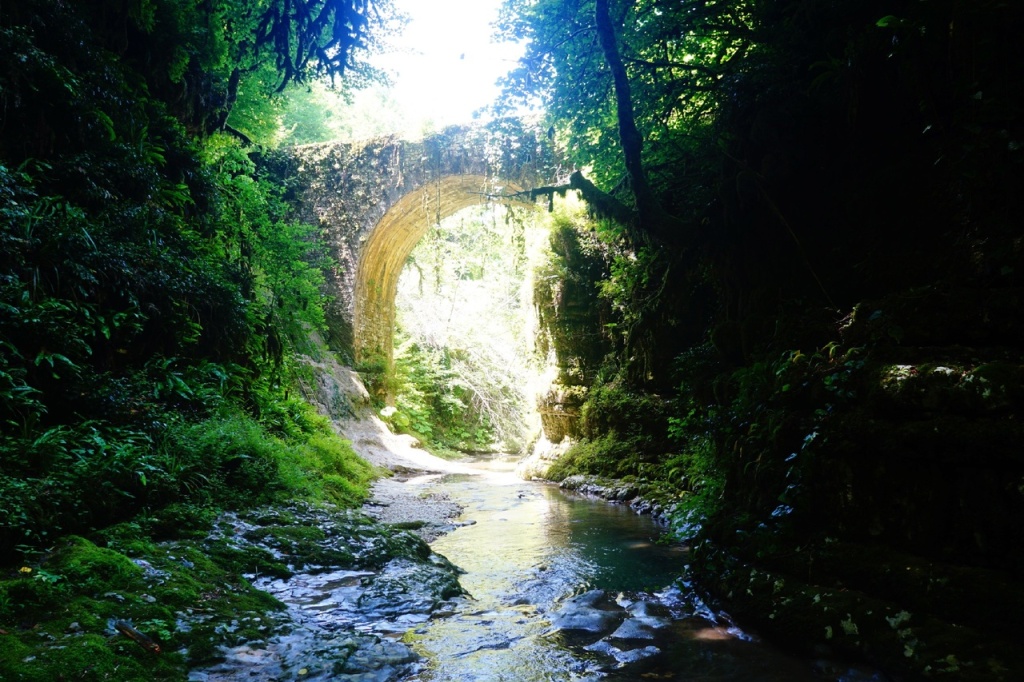 Второй монастырский мост Афон.jpg