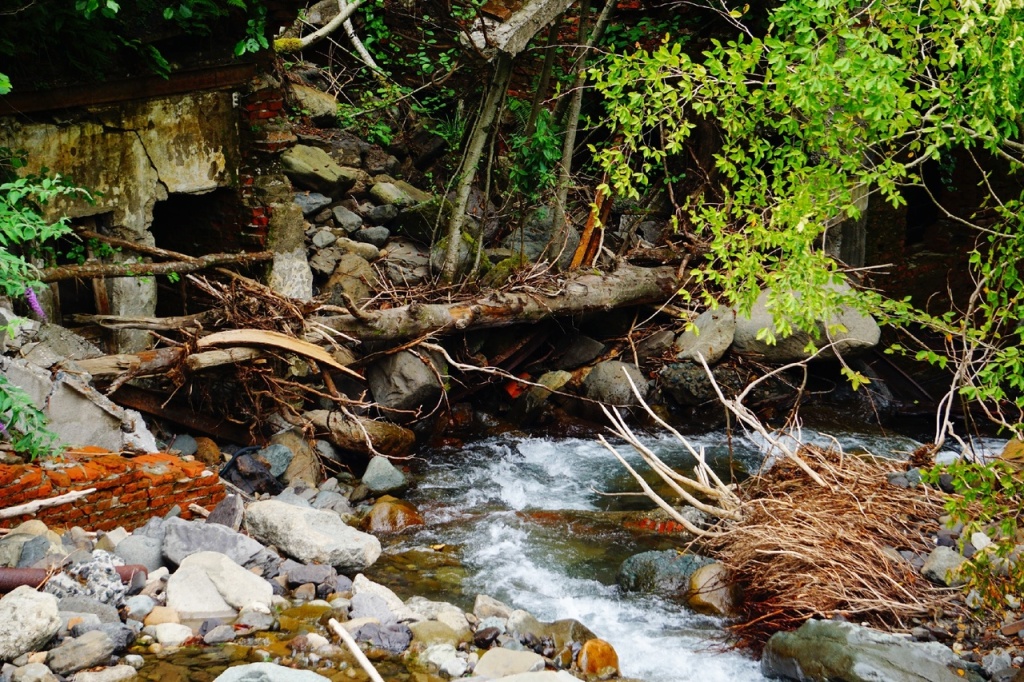 руины шахты.jpg