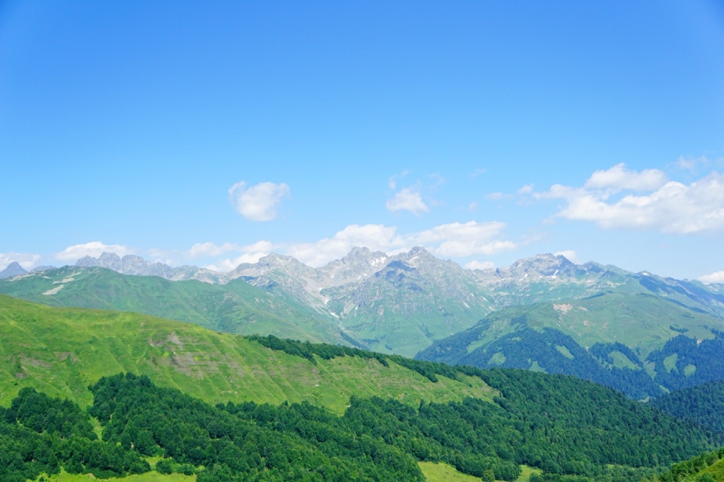 Вид с хребта Ацетука.jpg