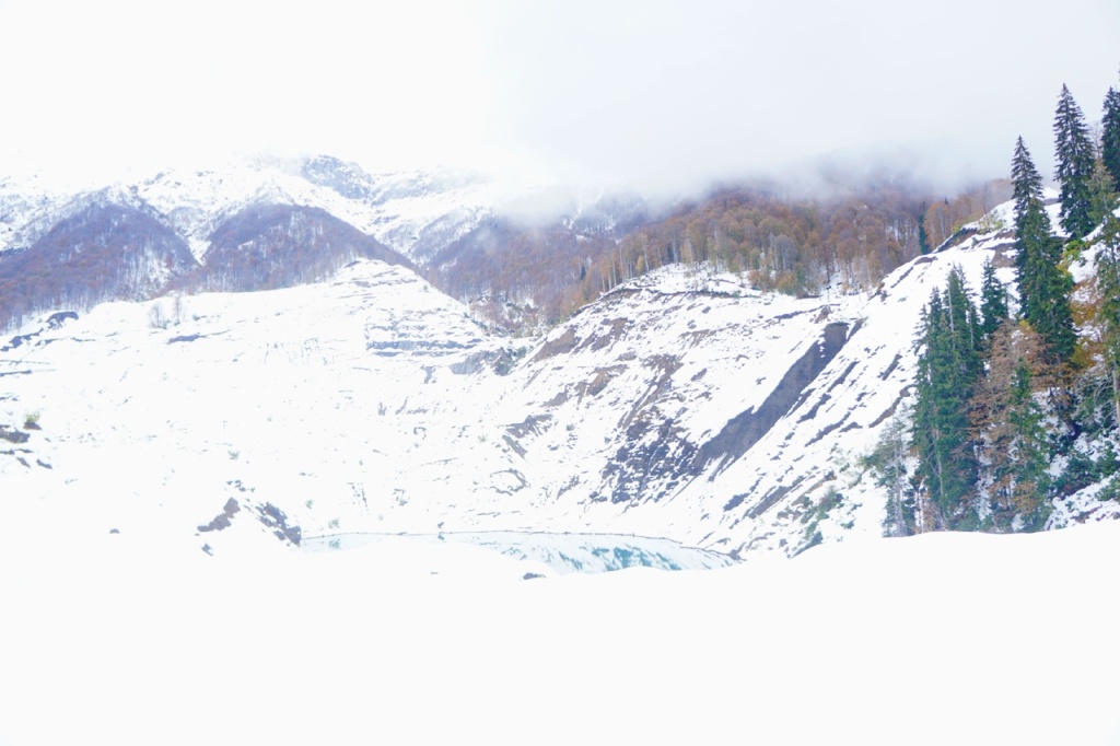 карьерное озеро Абхазия.jpg