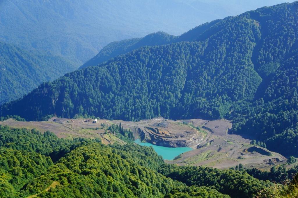 Вид на озеро Башиш.jpg