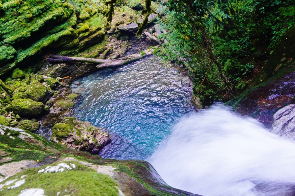 Шубарский водопад сверху.jpg