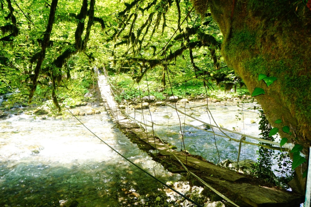 мост у Аацынского водопада.jpg