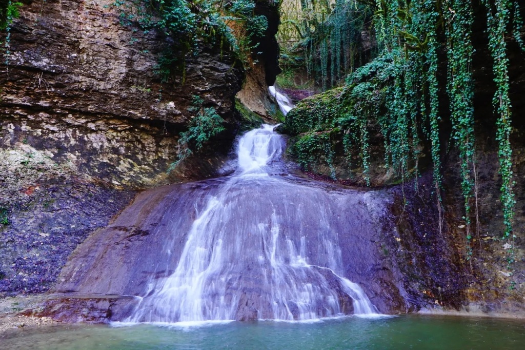 Нижний шакуранский водопад Фата невесты.jpg